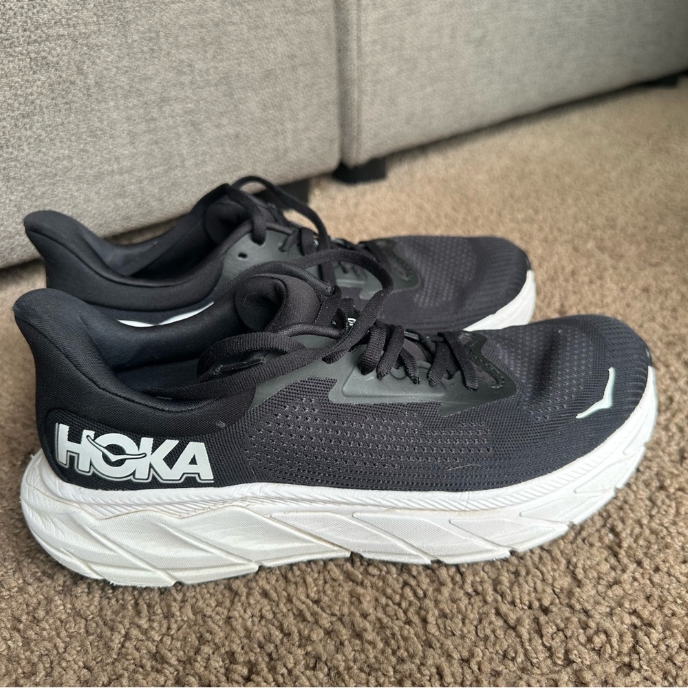 HOKA Black Running Shoes arahi 7 women 9.5D